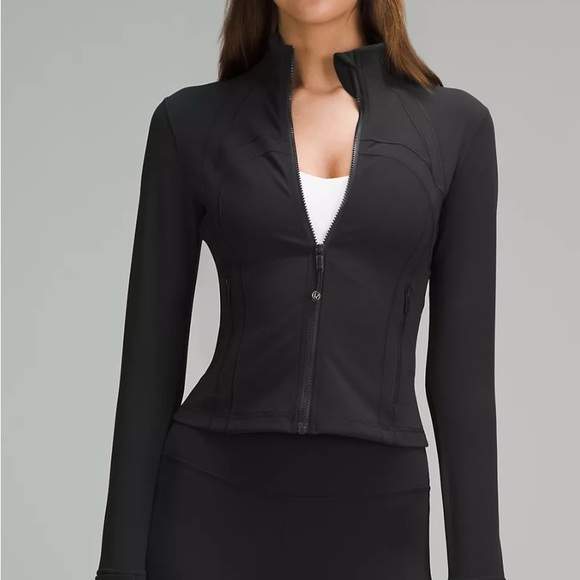 Define Cropped Jacket
Nulu - Picture 1 of 3